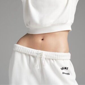 SKIMS Wide Leg Sweatpants in Marble/Navy Logo (M)